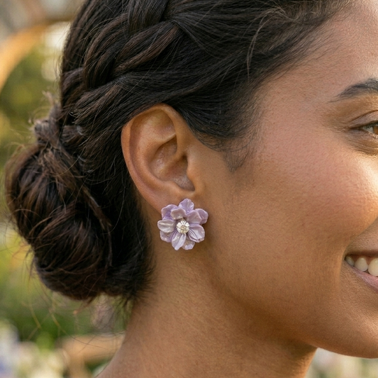 Brinco Flor com Ponto de Luz de Zircônia | Folheado Ouro 18k - Lilás