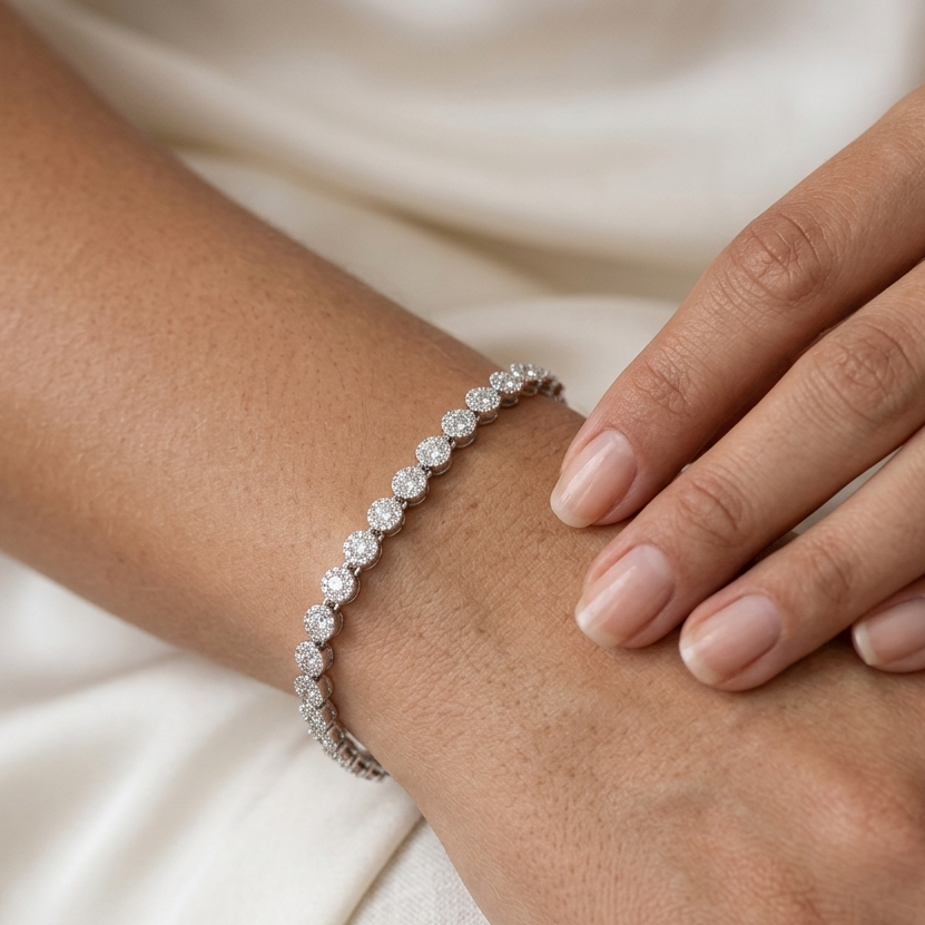 Pulseira com Círculos Cravejados de Zircônias | Folheado Ródio Branco
