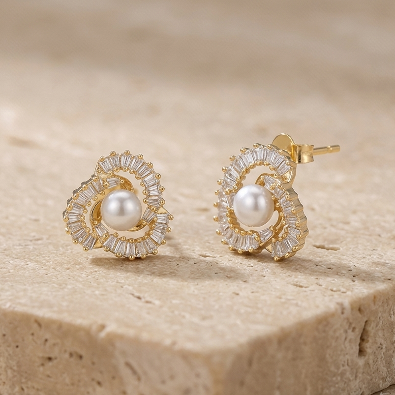 Brinco Flor Cravejada com Pérola e Zircônias | Folheado Ouro 18k