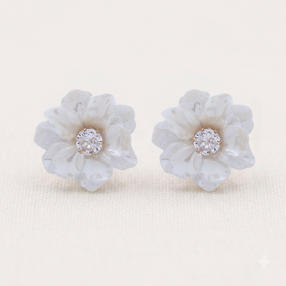 Brinco Flor com Ponto de Luz de Zircônia | Folheado Ouro 18k - Branco