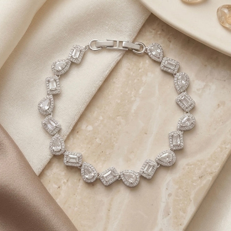 Pulseira Cravejada com Zircônias Retangulares e Gotas | Folheado Ródio Branco