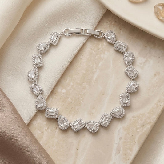 Pulseira Cravejada com Zircônias Retangulares e Gotas | Folheado Ródio Branco