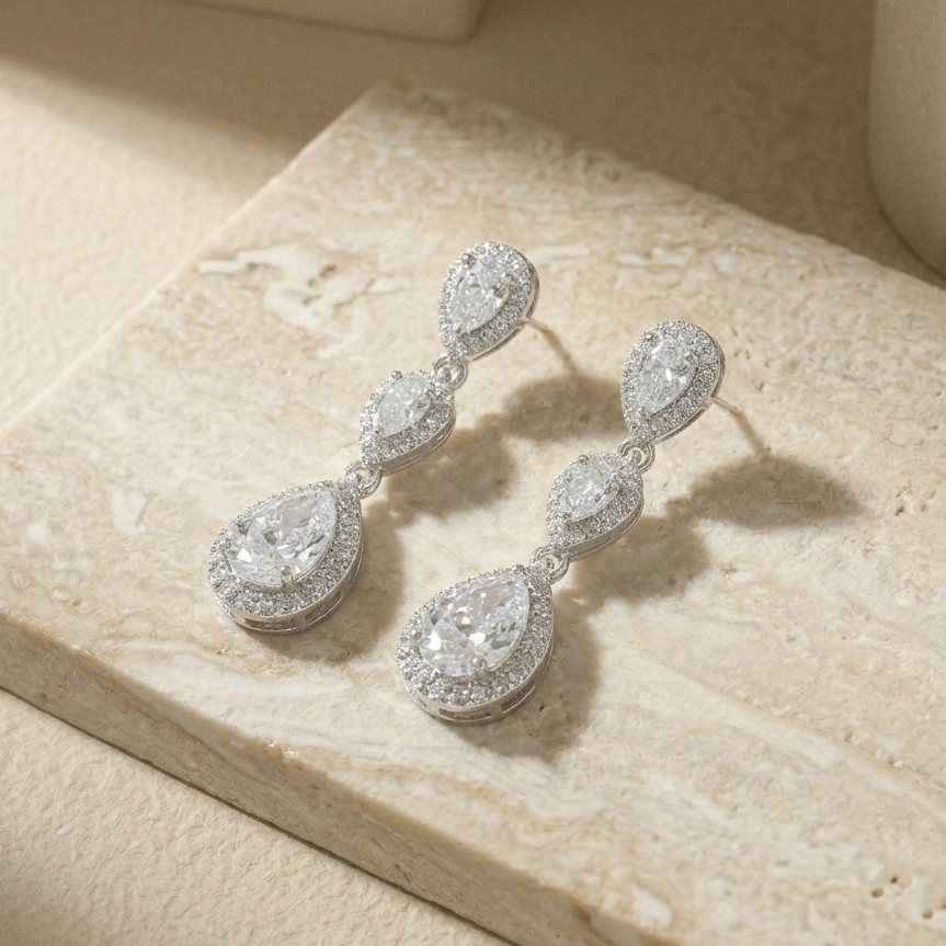 Brinco Pendente Cravejado | Cristal