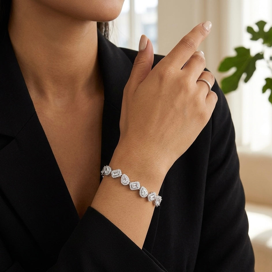Pulseira Cravejada com Zircônias Retangulares e Gotas | Folheado Ródio Branco