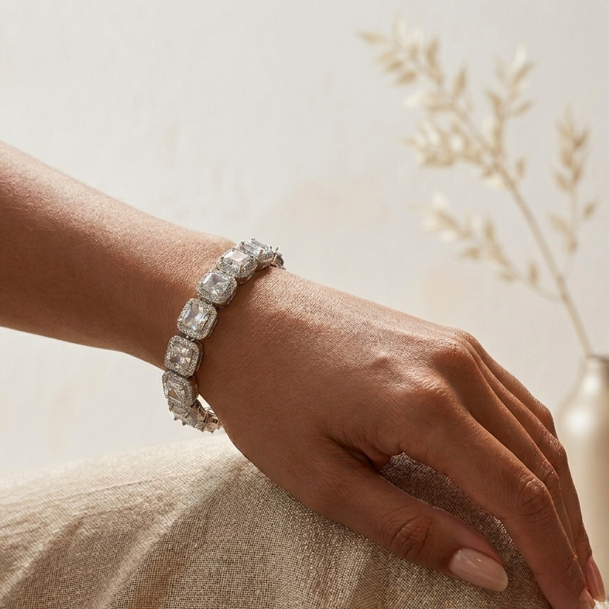 Pulseira Cravejada com Zircônias Detalhe Quadrado | Folheado Ródio Branco
