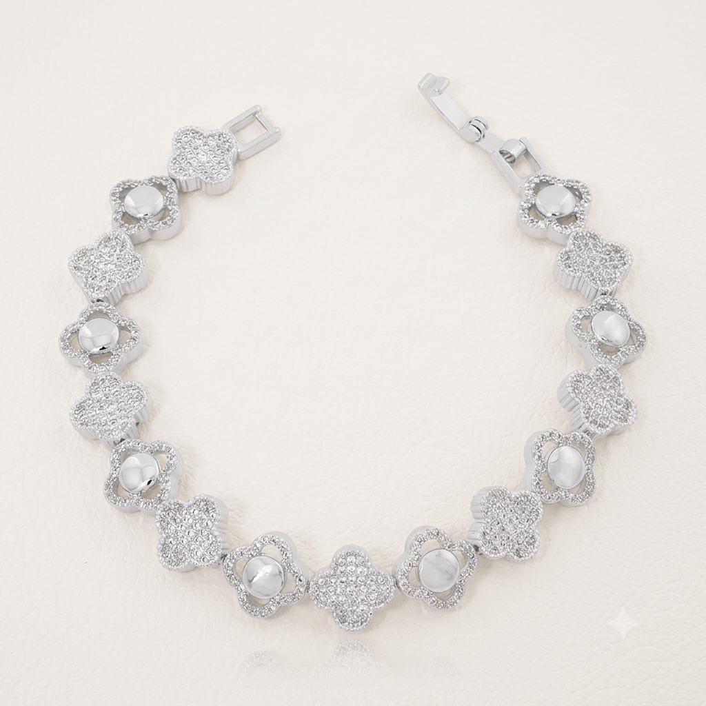 Pulseira Trevo 4 Folhas Cravejada com Zircônias | Folheado Ródio Branco