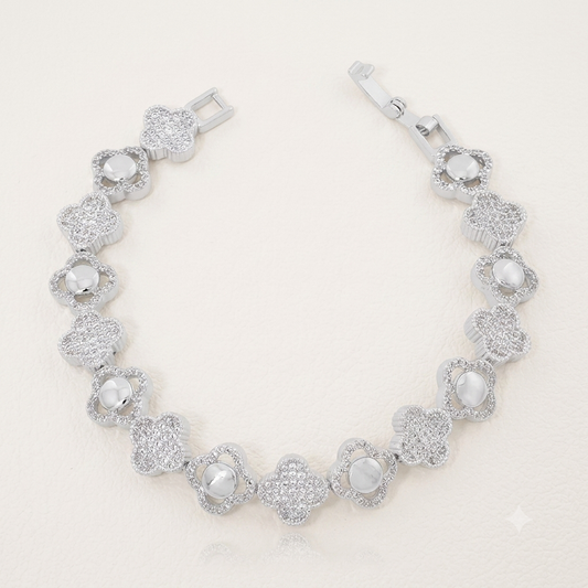 Pulseira Trevo 4 Folhas Cravejada com Zircônias | Folheado Ródio Branco