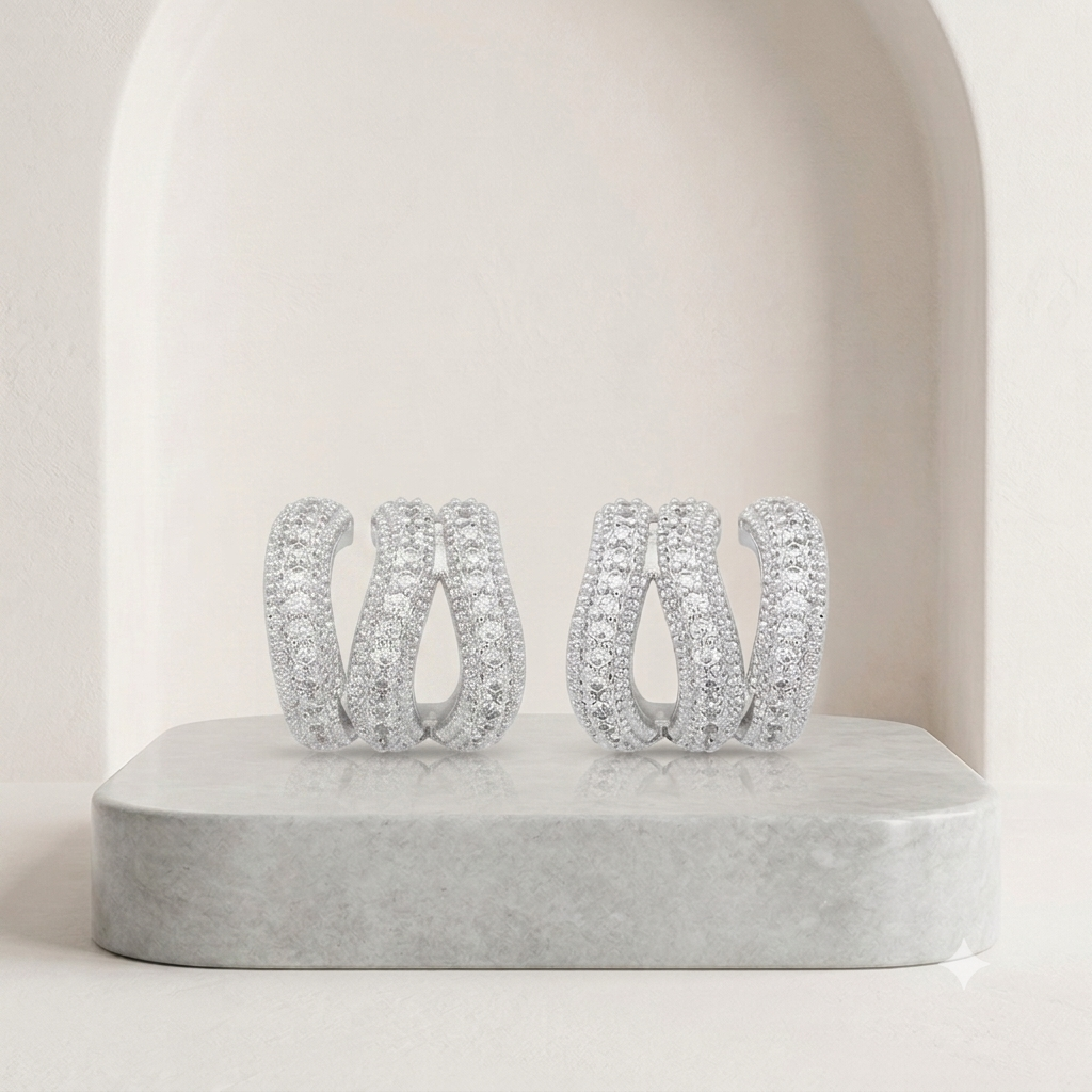 Brinco Ear Cuff 3 Fios Cravejados com Zircônias | Folheado Ródio Branco